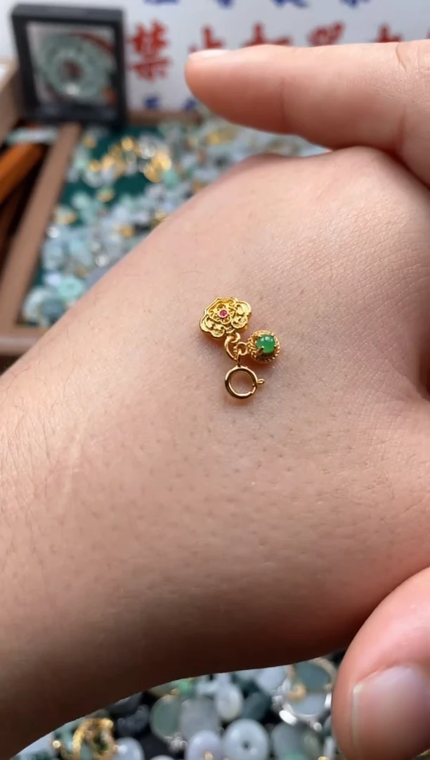 【闪购商品】翡翠颈饰未镶嵌哥哥