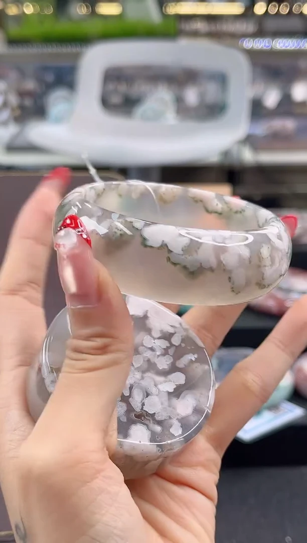 未镶嵌手镯石英质玉六*六圈口（赠品镯心）