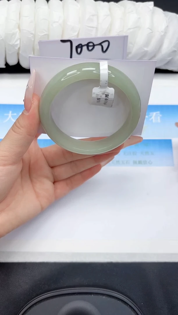 未镶嵌手镯石英质玉81-54