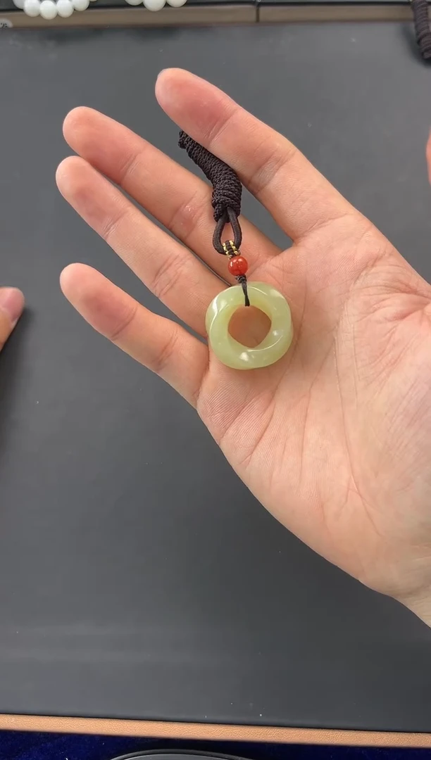 未镶嵌手串和田玉若羌黄口吊坠微色差