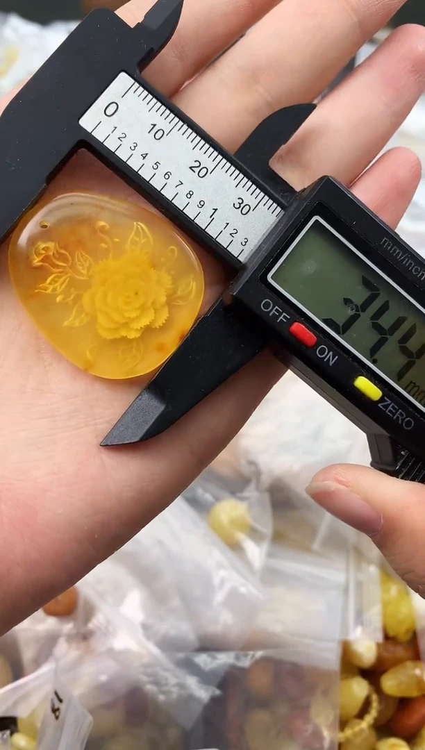未镶嵌琥珀珠宝奇石12