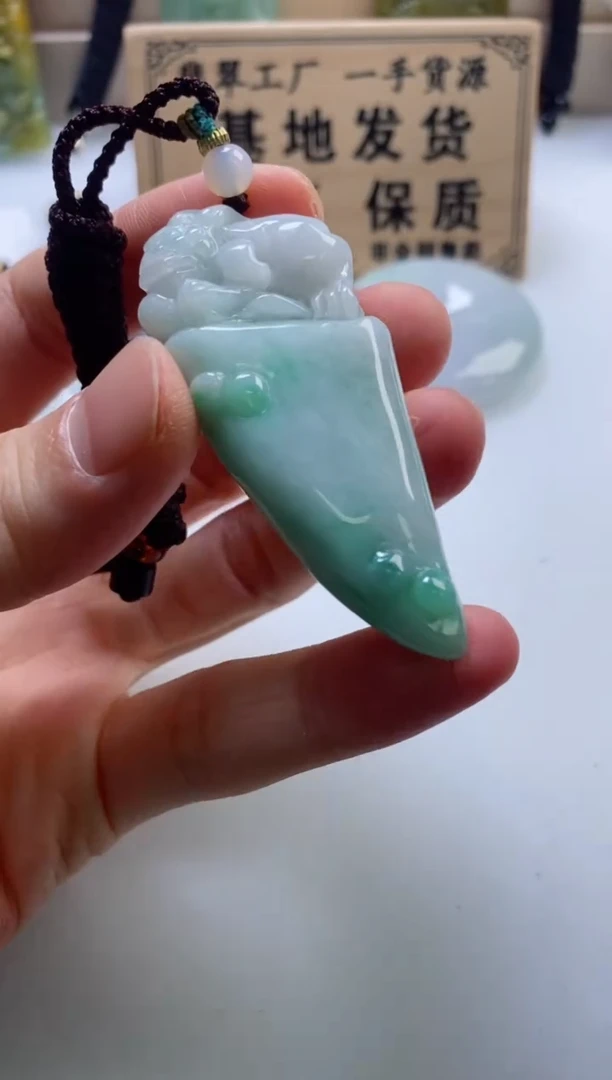 颈饰未镶嵌翡翠