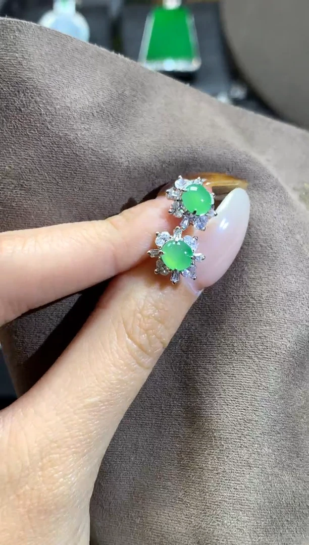 颈饰银S925镶嵌翡翠翡翠耳钉（福利好价）