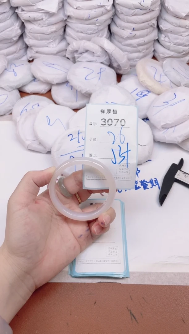 玛瑙/玉髓手镯未镶嵌3070