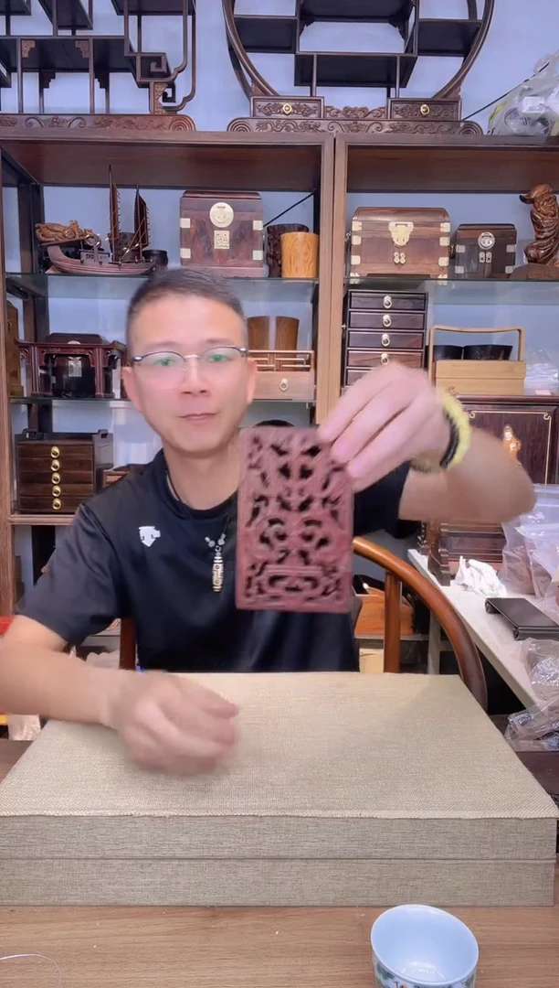 乌木类书架502血檀雕刻螭龙香盒