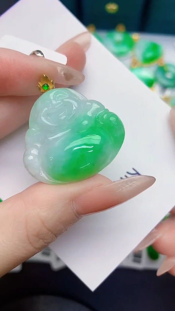 颈饰18K金镶嵌翡翠缅甸天然翡翠A货