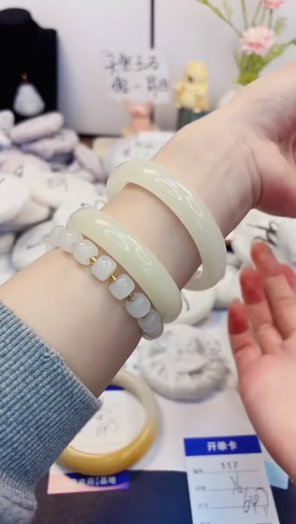 【闪购商品】石英质玉手镯未镶嵌117-玉兰白-圈口64