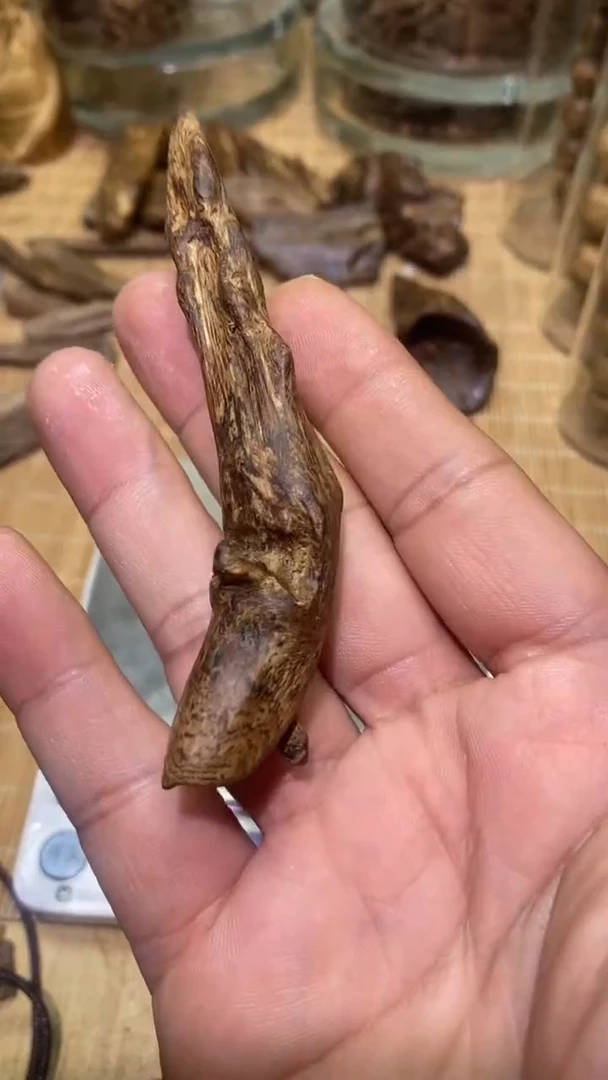 【闪购商品】沉香手把件惠安原材料沉水8.7克