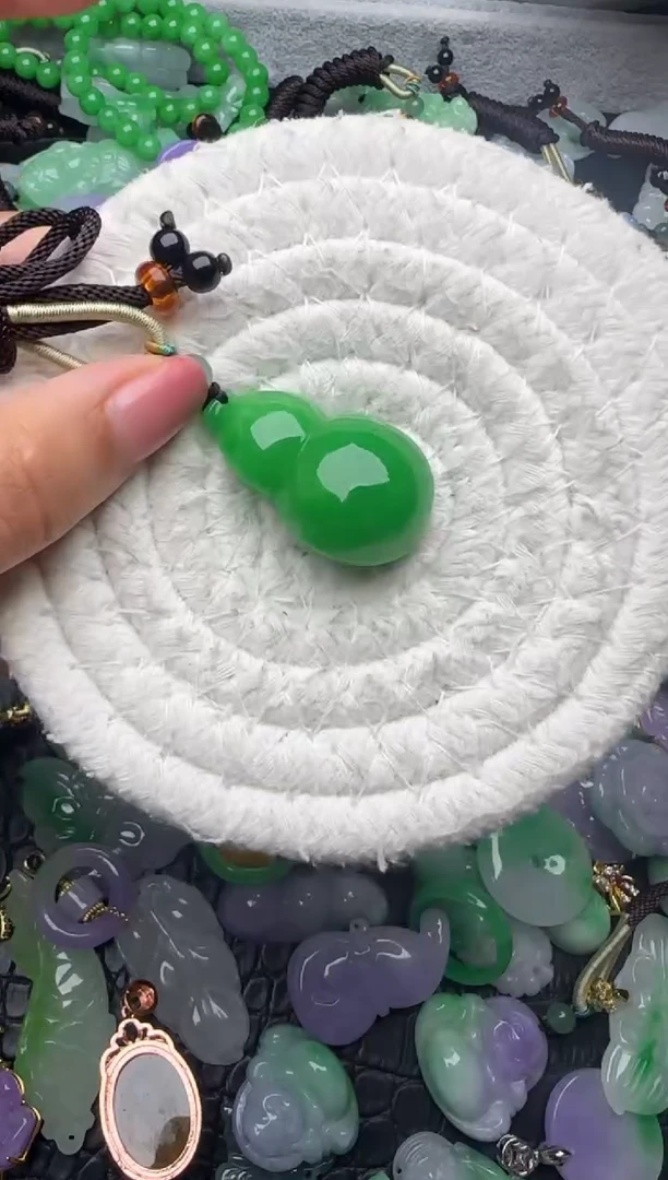 颈饰未镶嵌翡翠缅甸翡翠吊坠