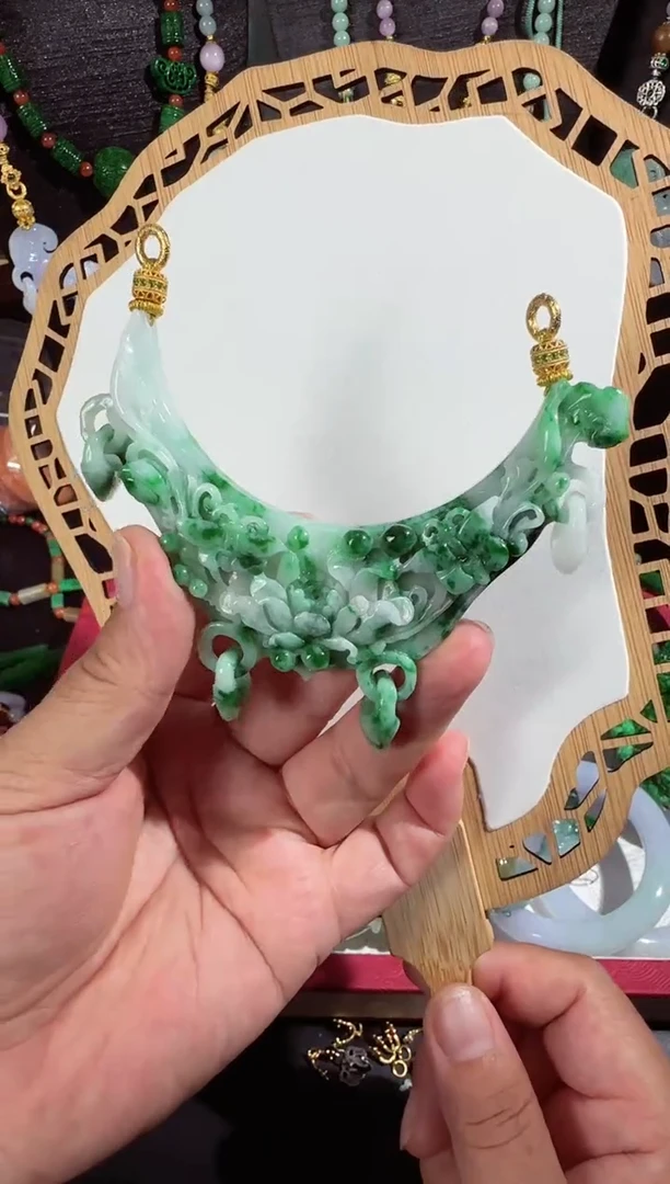 颈饰未镶嵌翡翠吊坠