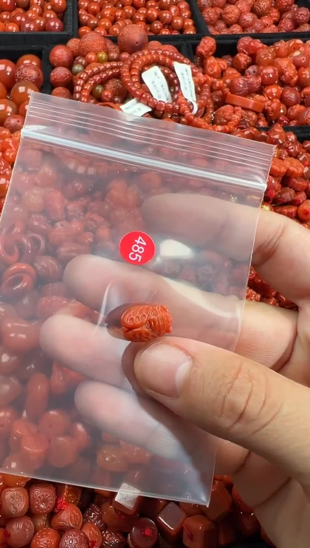 南红玛瑙未镶嵌颈饰1