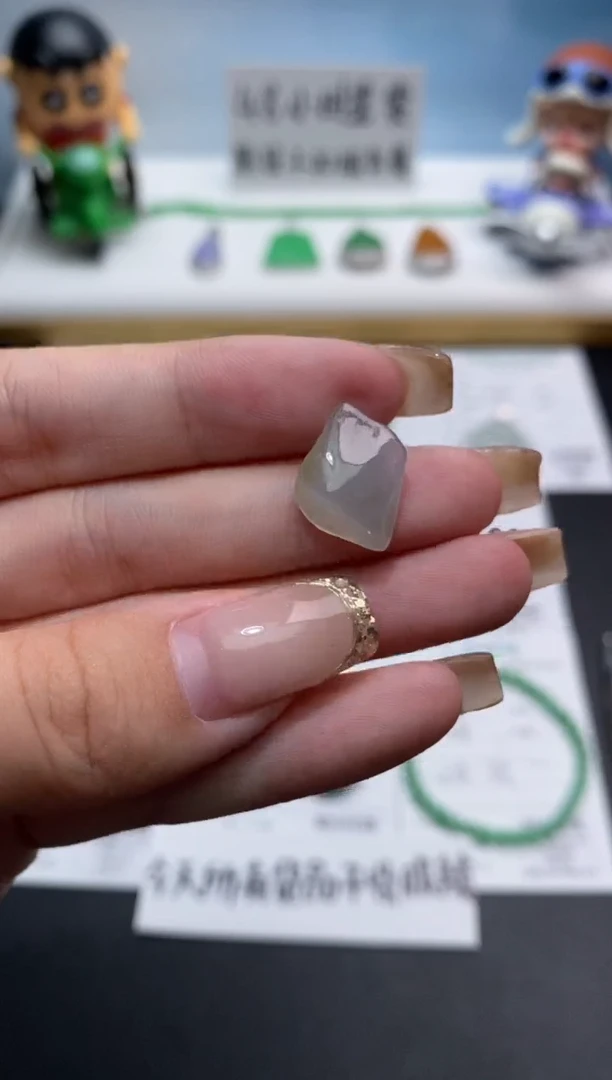 翡翠未镶嵌颈饰48小时鉴赏期