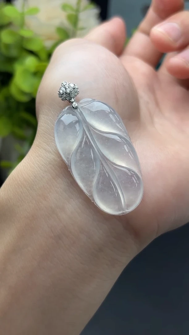 18K金镶嵌挂件翡翠叶子