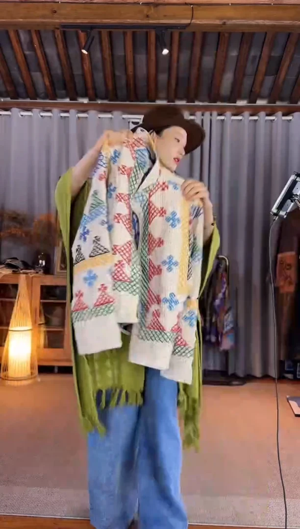 隐**员设计师款白色彩绣外套