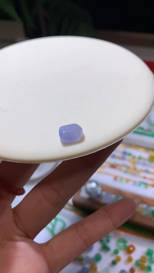 未镶嵌定制翡翠9.8*7.6*4.5卡随型