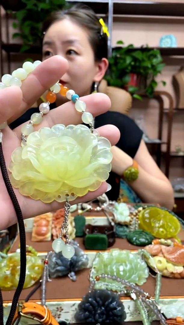 未镶嵌岫玉吊坠·