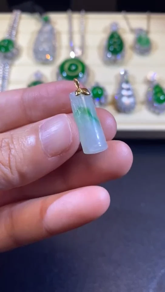 【闪购商品】翡翠吊坠(赠链)18K金镶嵌缅甸天然A货翡翠