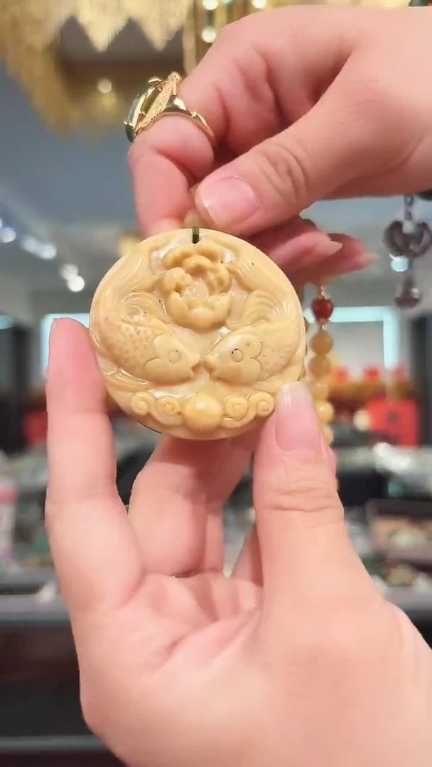 颈饰未镶嵌和田玉吊坠