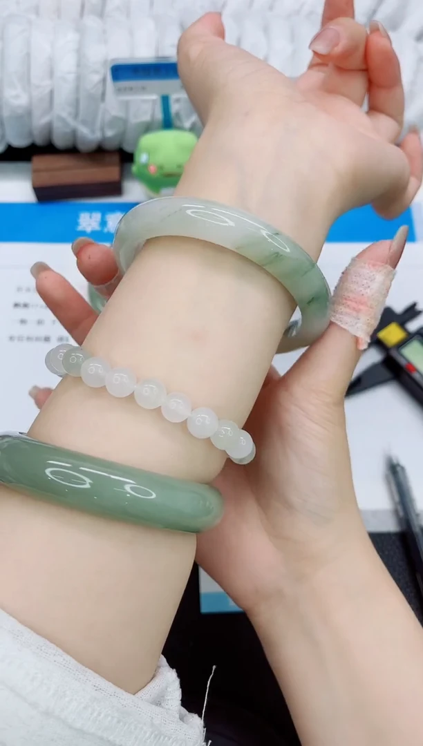 石英质玉手镯未镶嵌110-60.2
