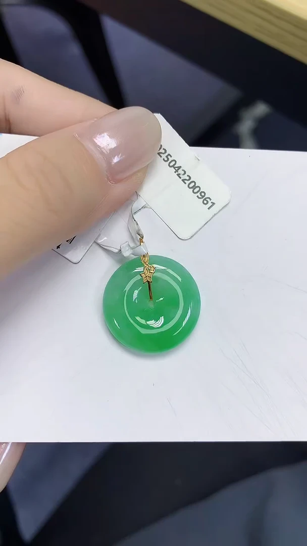 翡翠18K金镶嵌颈饰天然缅甸翡翠A货