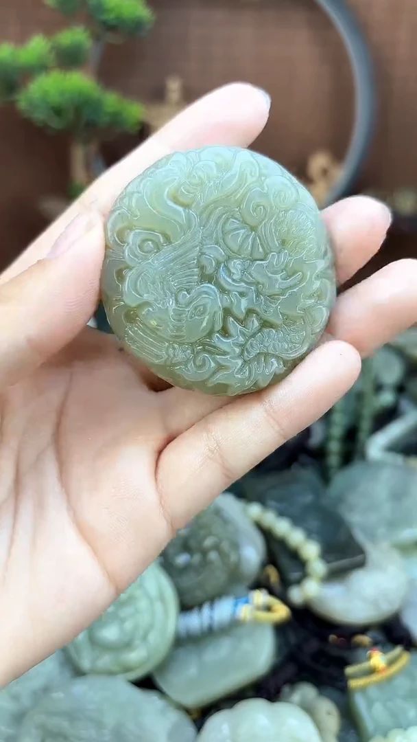 和田玉未镶嵌颈饰1