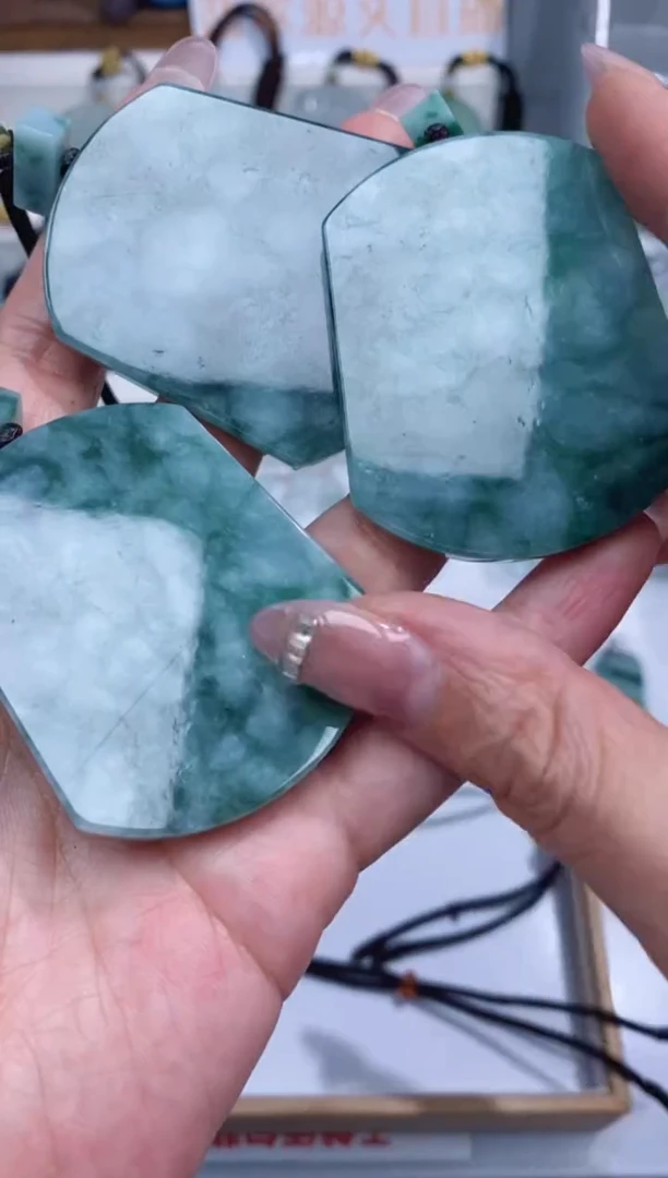 颈饰未镶嵌翡翠吊坠团购多样性发一件