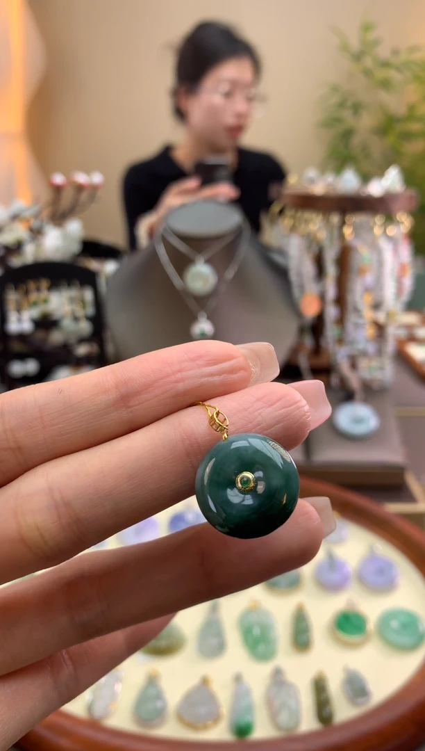 【闪购商品】翡翠颈饰18K金镶嵌平安扣