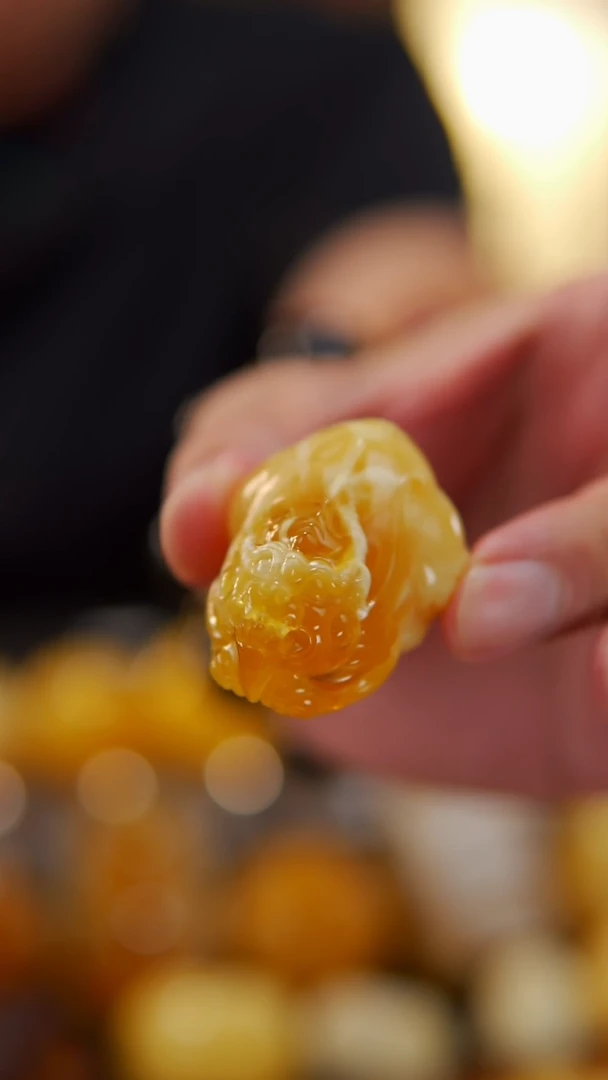 未镶嵌蜜蜡裸石19.6白花貔貅