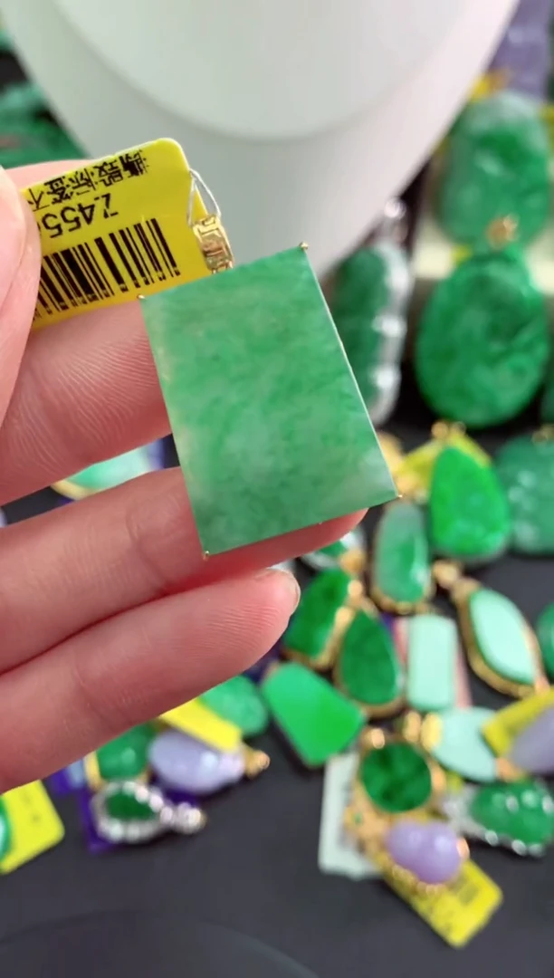 吊坠(不含链)18K金镶嵌翡翠天然缅甸翡翠A货