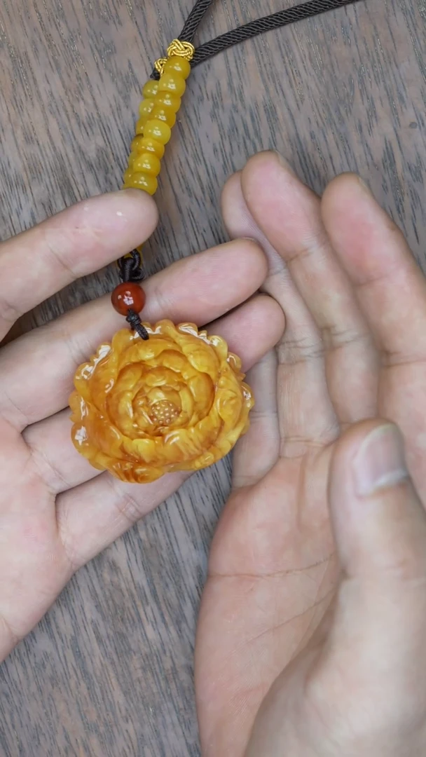【闪购商品】琥珀裸石未镶嵌老蜡牡丹花吊坠