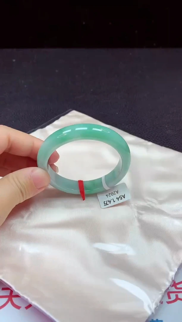 【闪购商品】翡翠手镯未镶嵌镯子54+