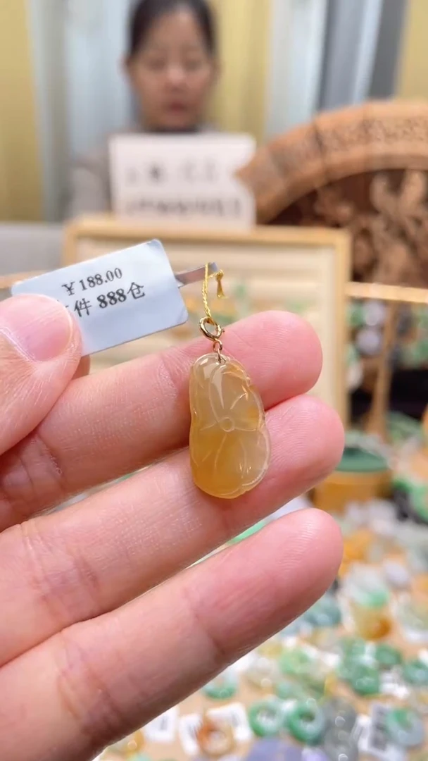 颈饰未镶嵌翡翠花