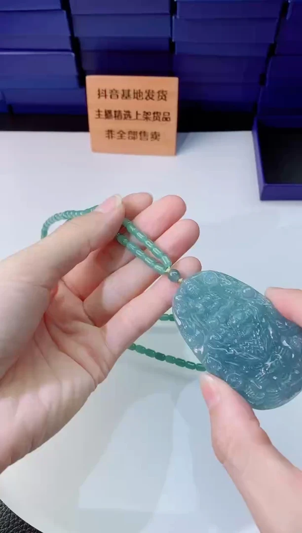 翡翠未镶嵌颈饰1