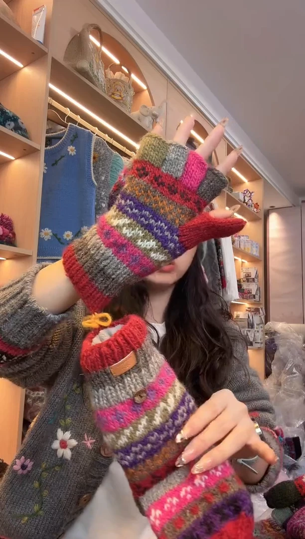 羊毛✿**严百羊毛刺绣五指手套A811