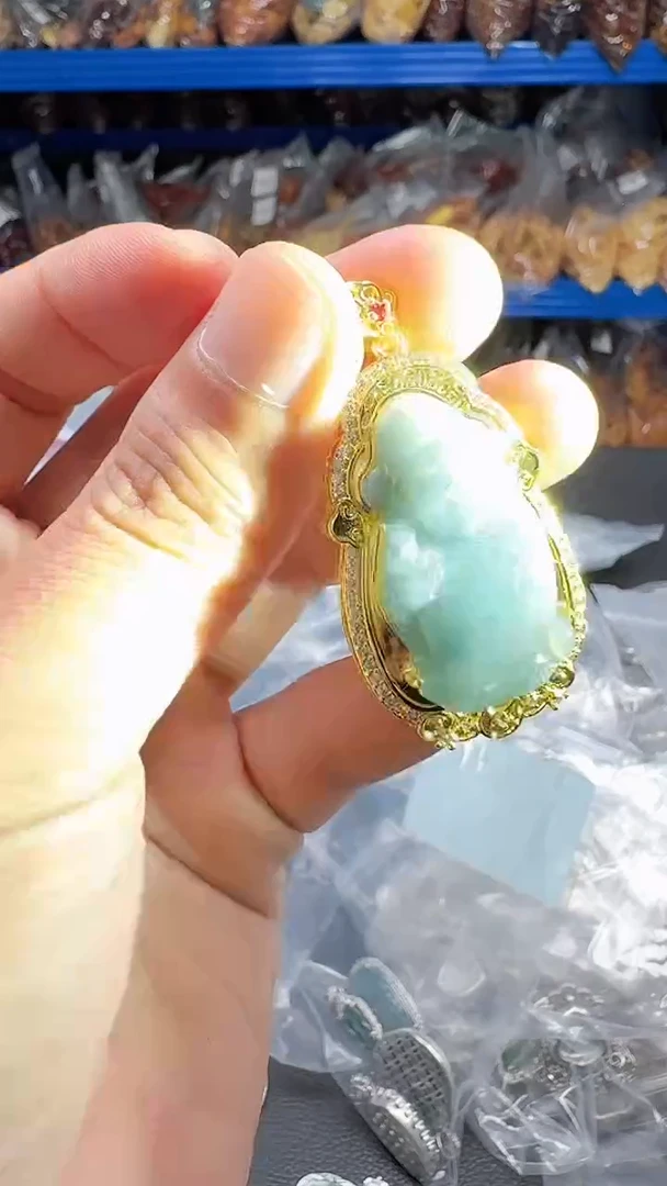 翡翠未镶嵌颈饰023