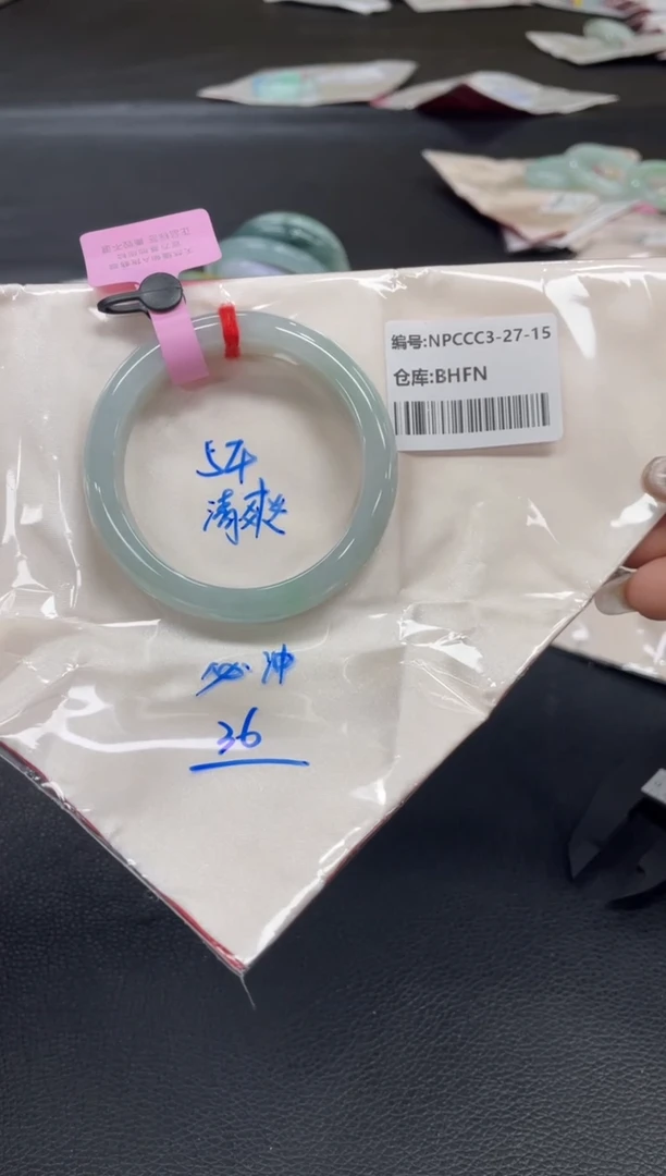 未镶嵌手镯翡翠翡翠手镯