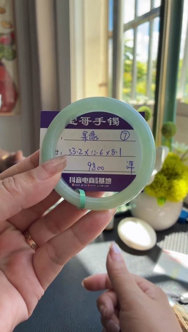 翡翠手镯未镶嵌悦**?翡翠手镯7