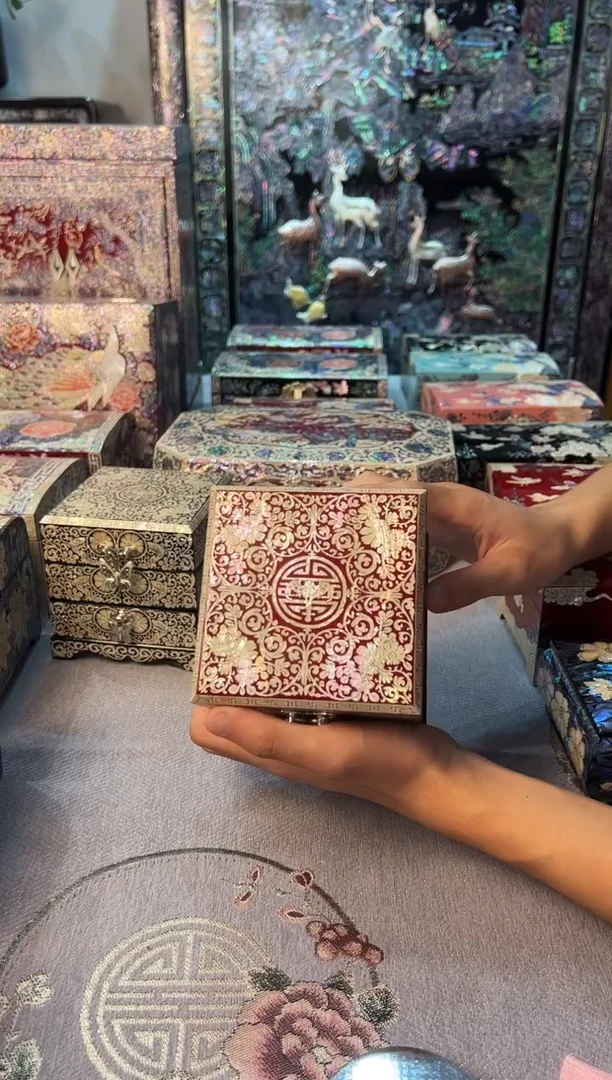 红底寿·弘贝雅螺钿漆器文化馆
