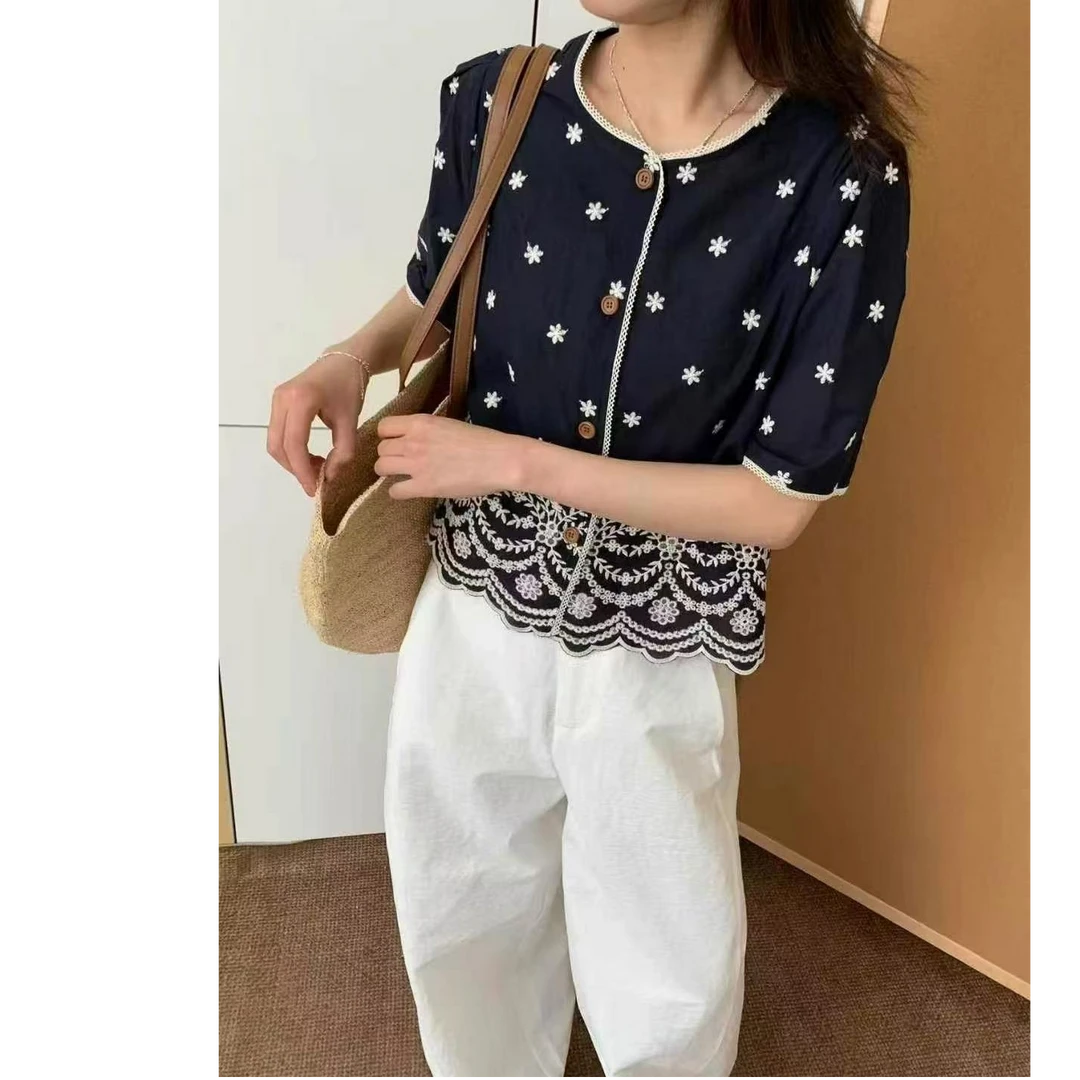 玲玲服饰【3325】刺绣花朵蕾丝边上衣