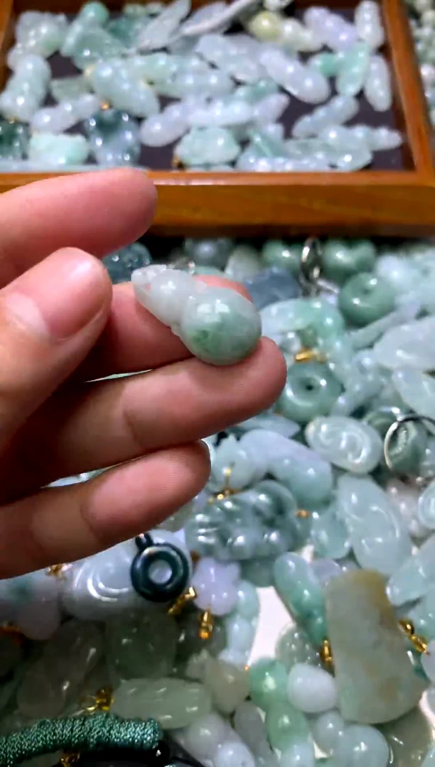 颈饰未镶嵌翡翠1