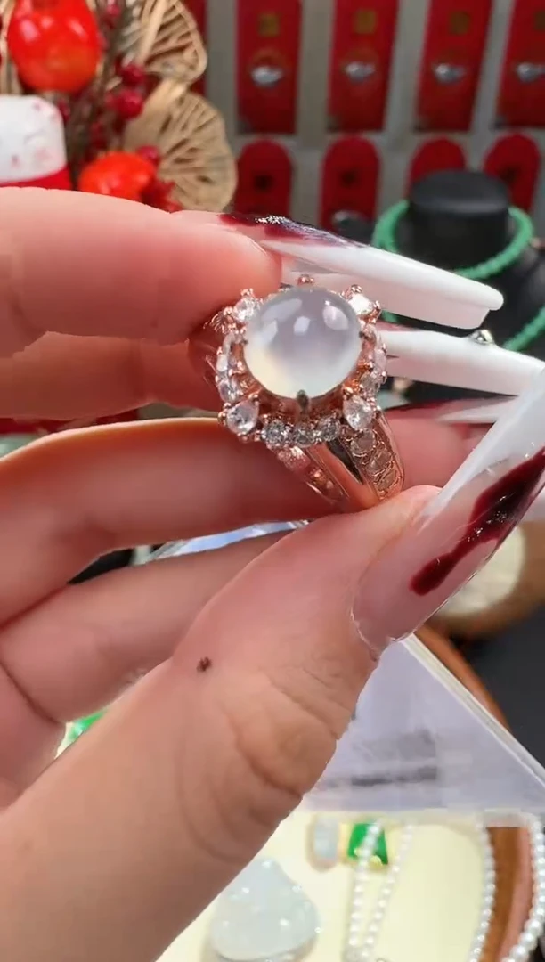 【闪购商品】翡翠颈饰未镶嵌蛋面