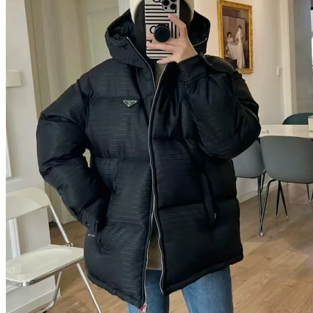 全新未使用 Prada/普拉达 保暖连帽拉链羽绒服/38