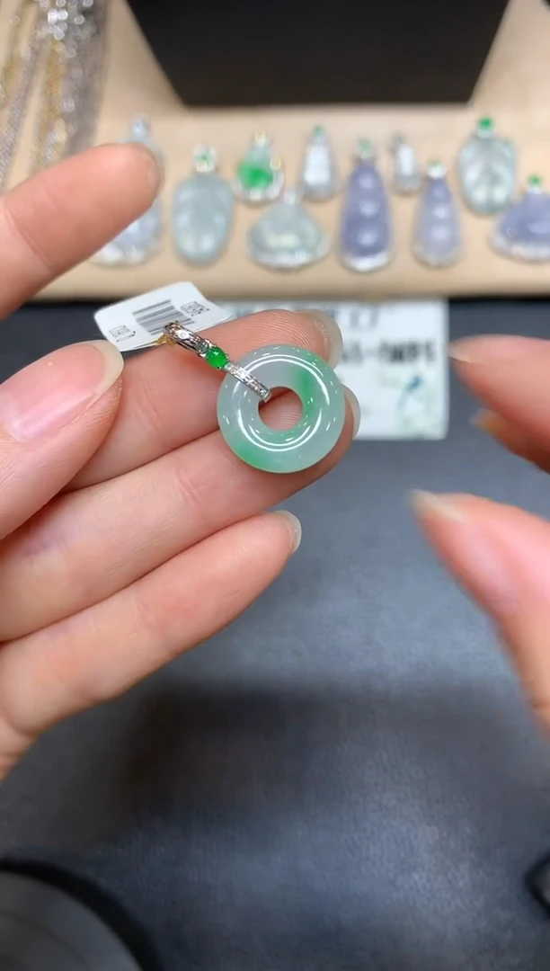 【闪购商品】翡翠颈饰18K金镶嵌甜甜圈【无服务费】多样性发其一