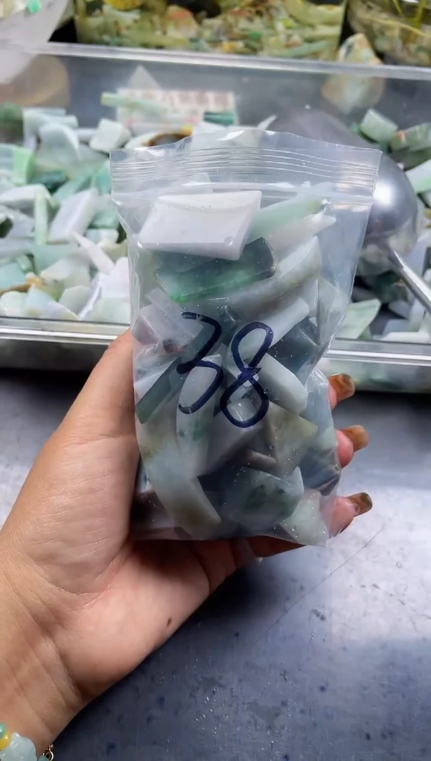 配石翡翠天然翡翠中号500克38