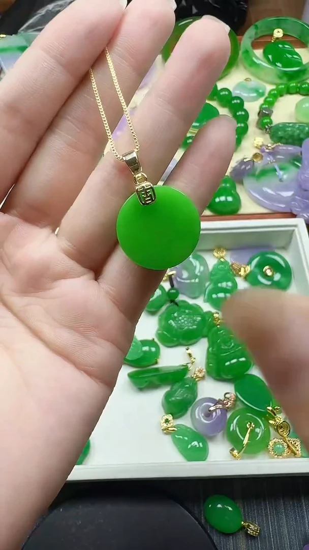 颈饰未镶嵌翡翠小园牌裸