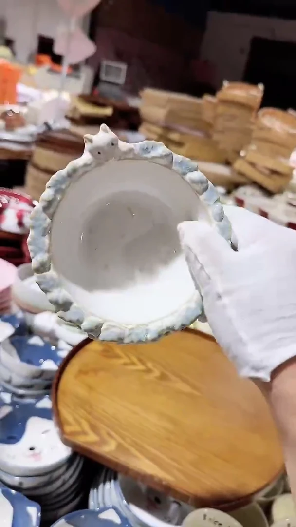 陶瓷2个浮雕碗微瑕 凑满20元包邮