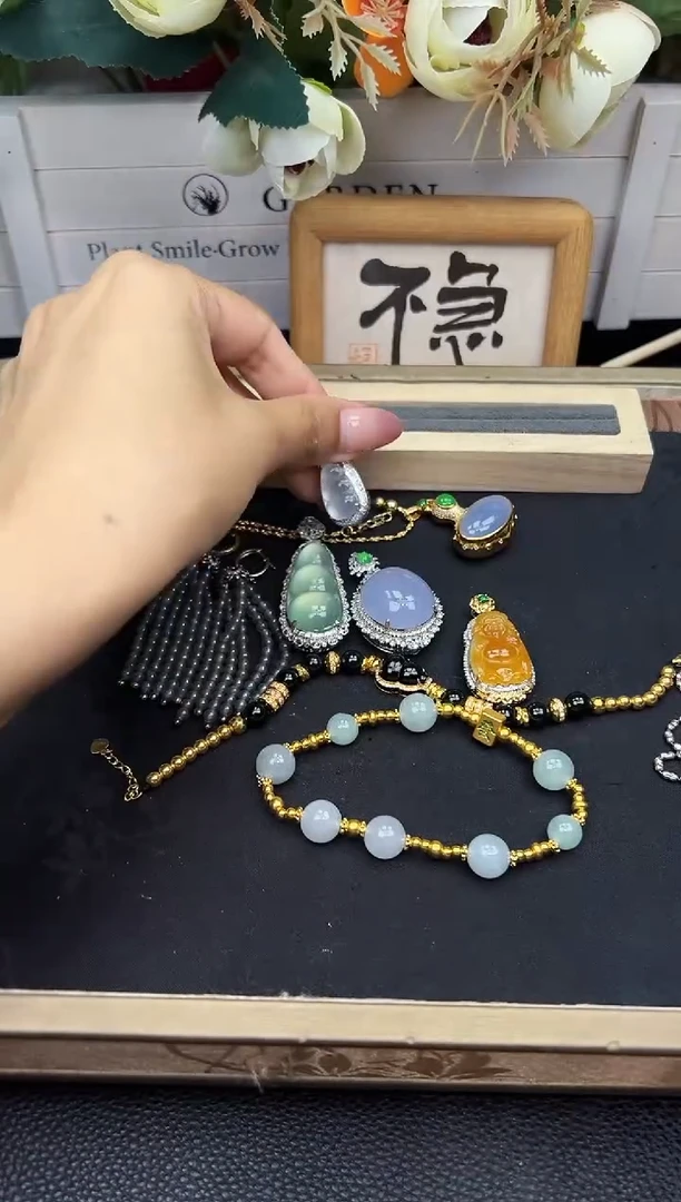 吊坠(不含链)18K金镶嵌翡翠吊坠-勿拍