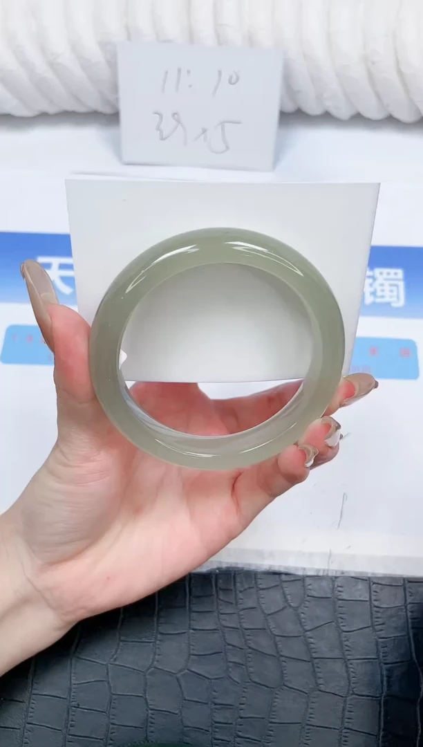 石英质玉手镯未镶嵌9-60