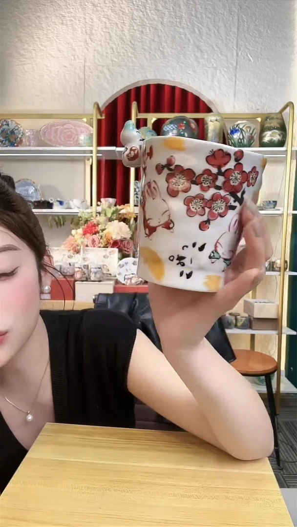 盘夕立窑浮雕手握杯-兔子
