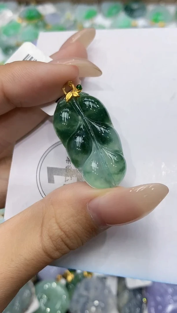 颈饰18K金镶嵌翡翠111111111111
